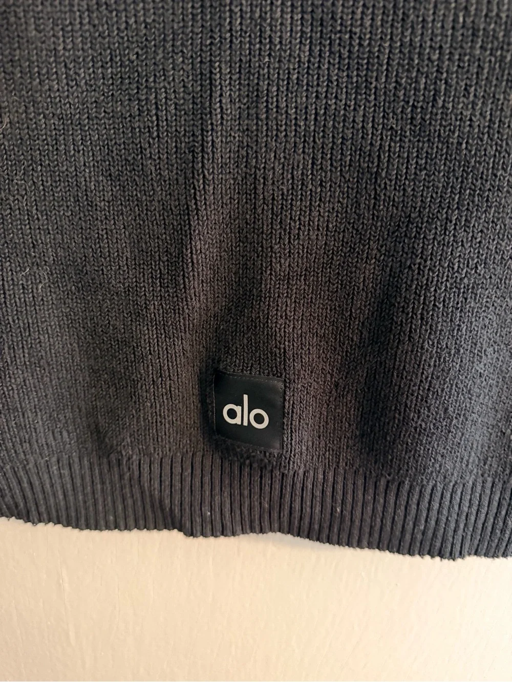 ALO Yoga Black Cropped V‑Neck Knit Vest